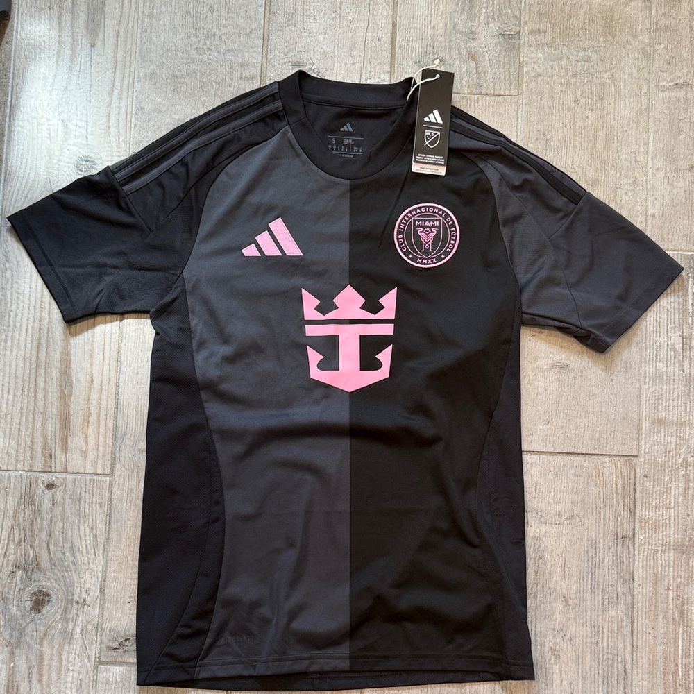 Adult small inter Miami Messi jersey NWT